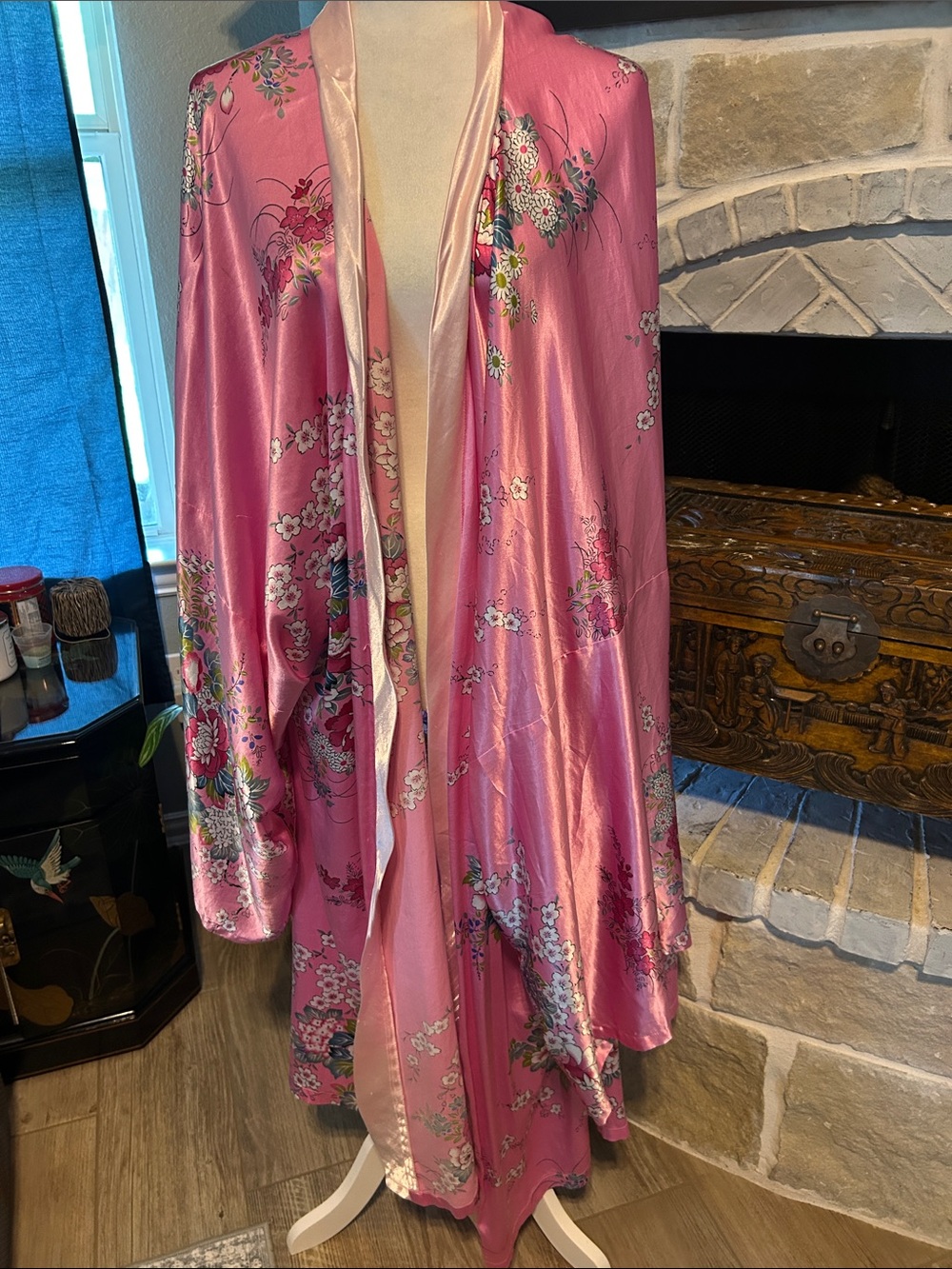 Pink Floral Satin Kimono Robe - Brand Unknown